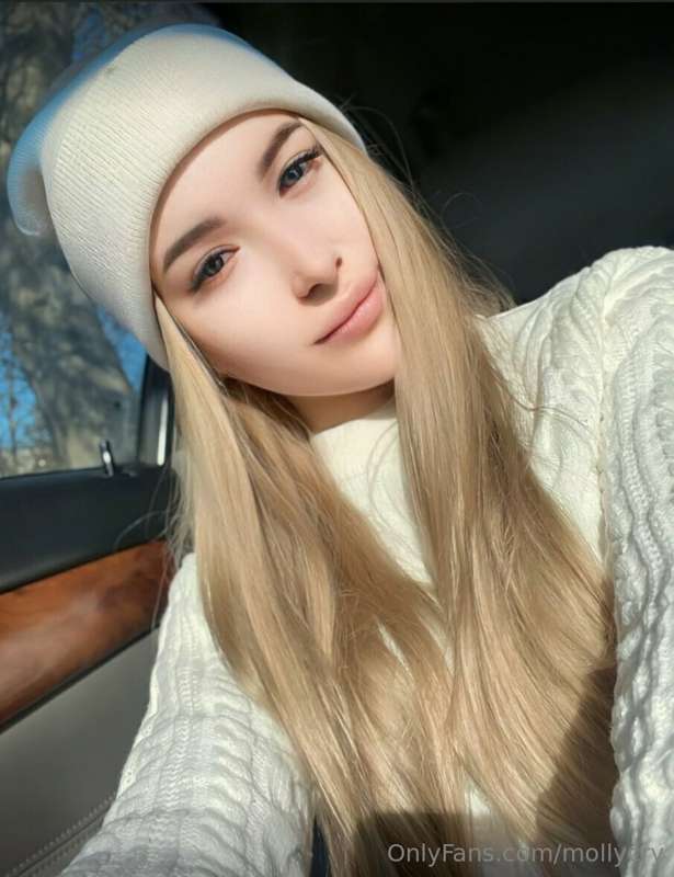 @barbiegirl20 she's definitely a sex freak and never stops t..