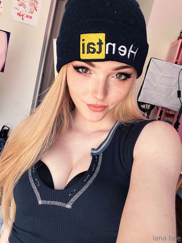 Comment porn and cosplays you wanna see me do 💕