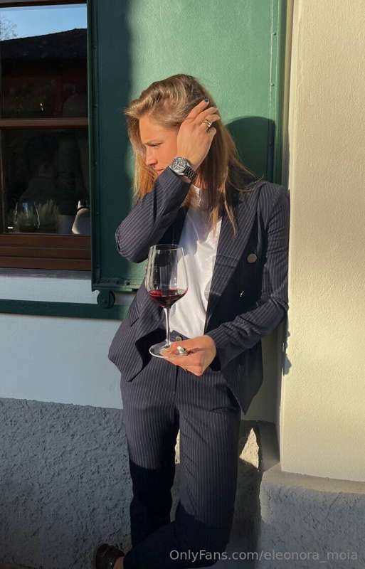 💧 “Drink water like it's wine, and you'll feel just fine.” 2