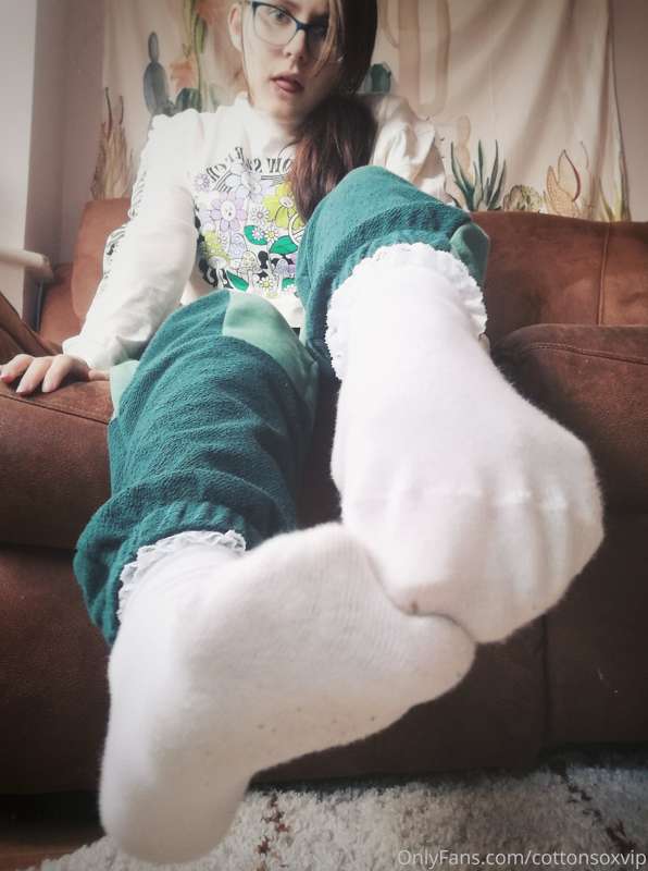 Rub my feet? Pretty please? 😇😘 2