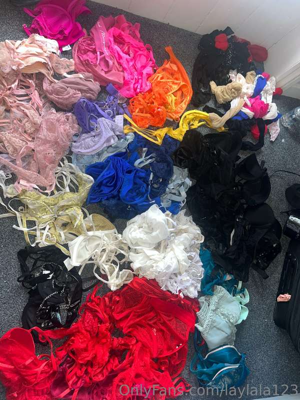 **SELLING ALL LINGERIE SETS WITH A BIG DISCOUNT!**  normally..