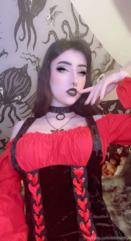 💦🖤 your own personal pirate wench 🖤💦 16