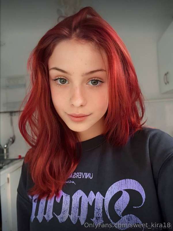 Let me distract you👉 @angegold 💋 Cute girl @angegold loves t..