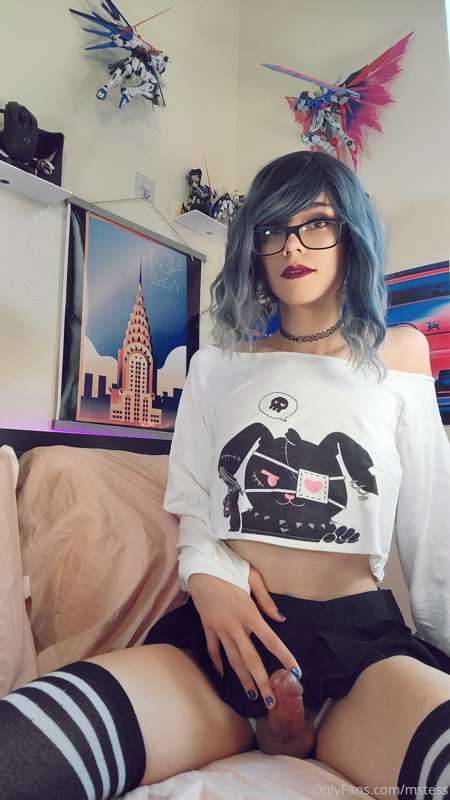 crop tops and skirts  ;3 love you all💖 4