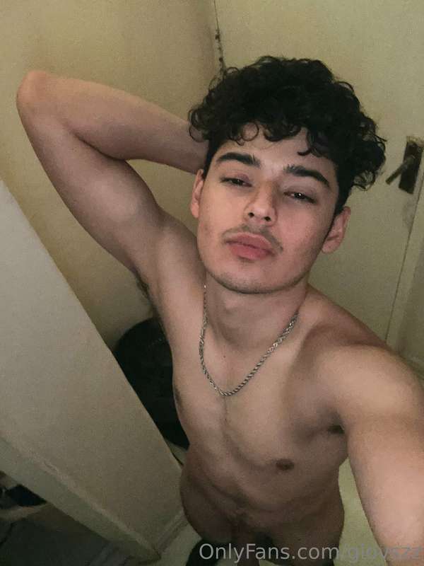 wanna suck my dick before going to sleep? me quieres chupar ..