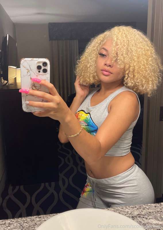 Go subscribe to @misshoneybunz ! She just made her account a..