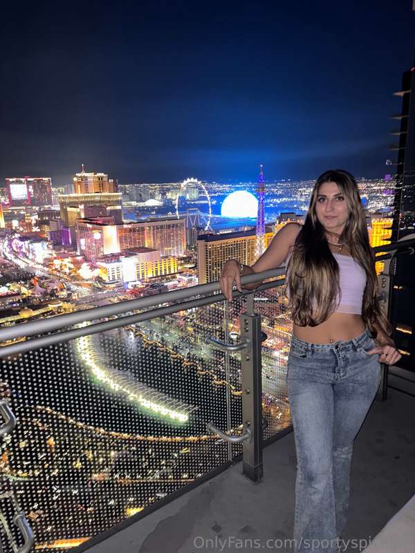 Views 🌃🤤 2
