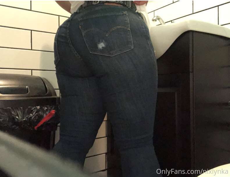 My fat ass in some nice jeans, whatcha think? Should I make ..
