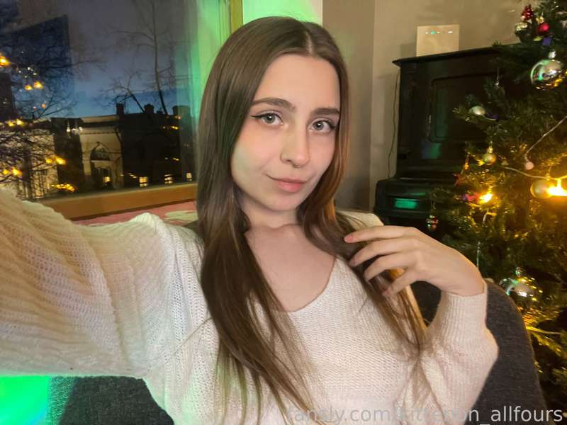 Kittenon_Allfours - Fansly - 11 Sep, 2022