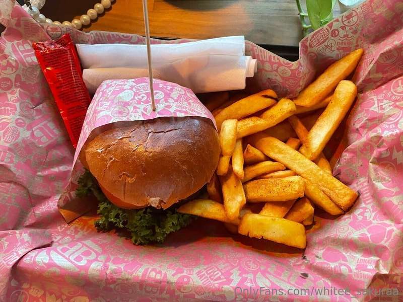 All of us mfs let ourselves enjoy junk food once in a while!.. 1