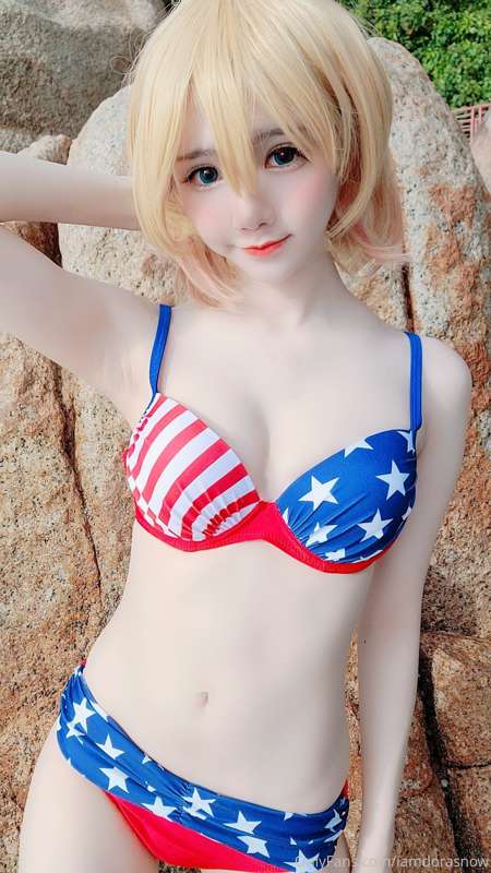 Armpit fetishers here? ฅ۶•ﻌ•♡ I know she is not a likeable c..