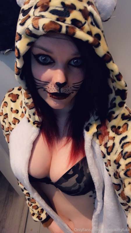 Halloween party tonight!! 🥰 1