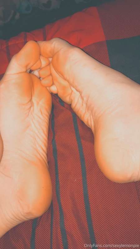 For you feet lovers 😩😍 have a beautiful day 🥰 3