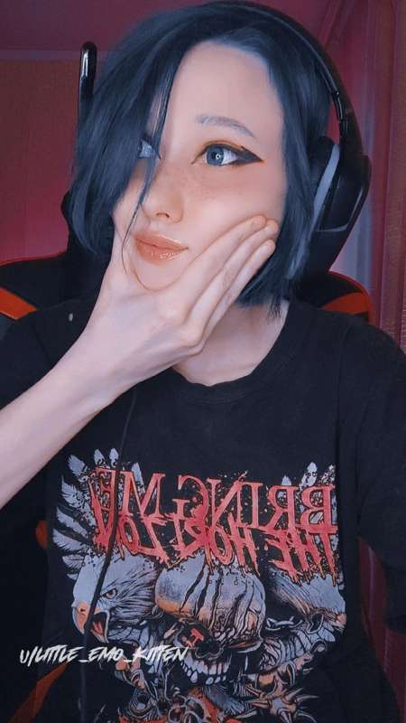 Little_Emo_Kitten - Fansly - 09 Apr, 2022 2