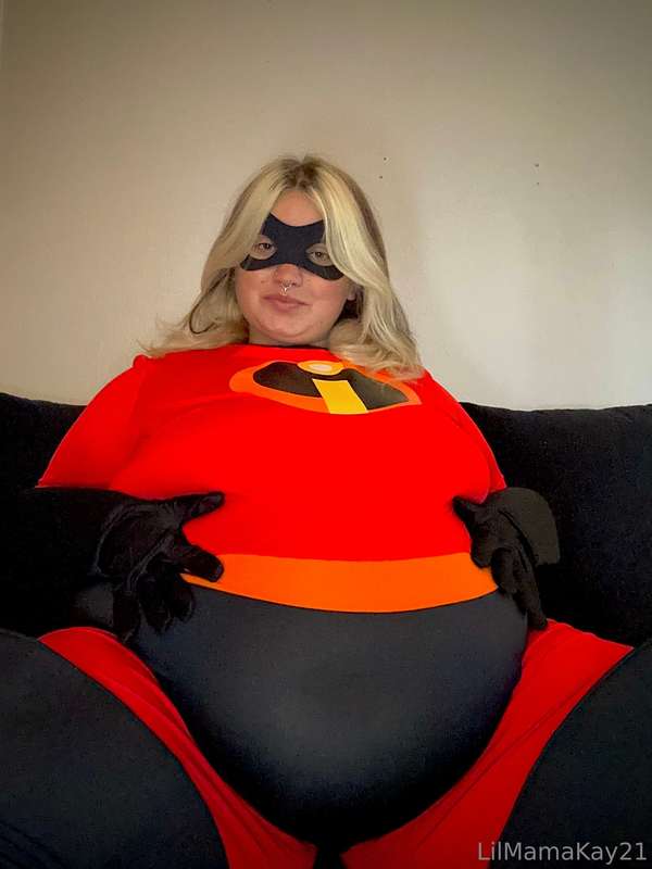 Man Elastigirl has let herself go…she can barely do her job,.. 8