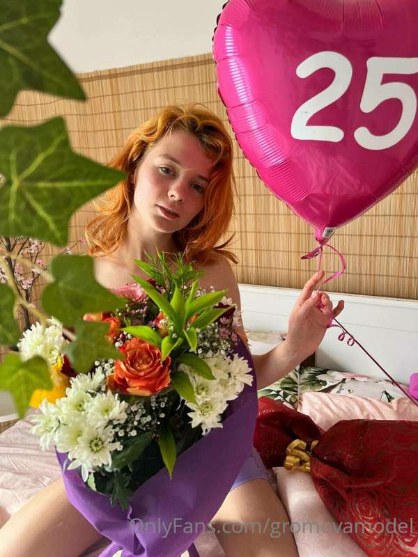 Happy birthday to me🥳🥳🥳 Give me your care🥰💋