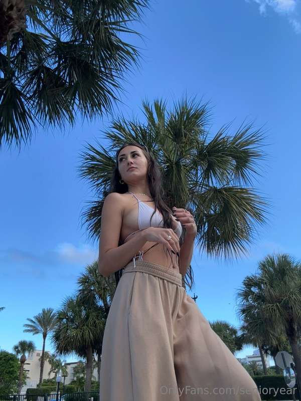 What’s are you guys plans this summer? 🌴