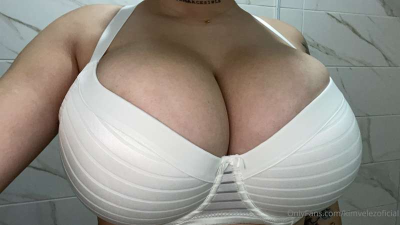Thanks to the boy who sent me these two beautiful bras😍😍 It'..