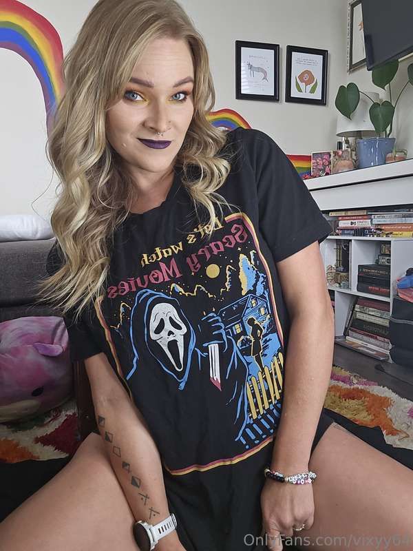 Happy Friday the 13th!!! In honor of a very spooky day, I ha.. 2