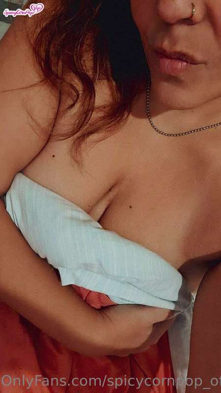 Vieni a sbirciare sotto le coperte 😜?