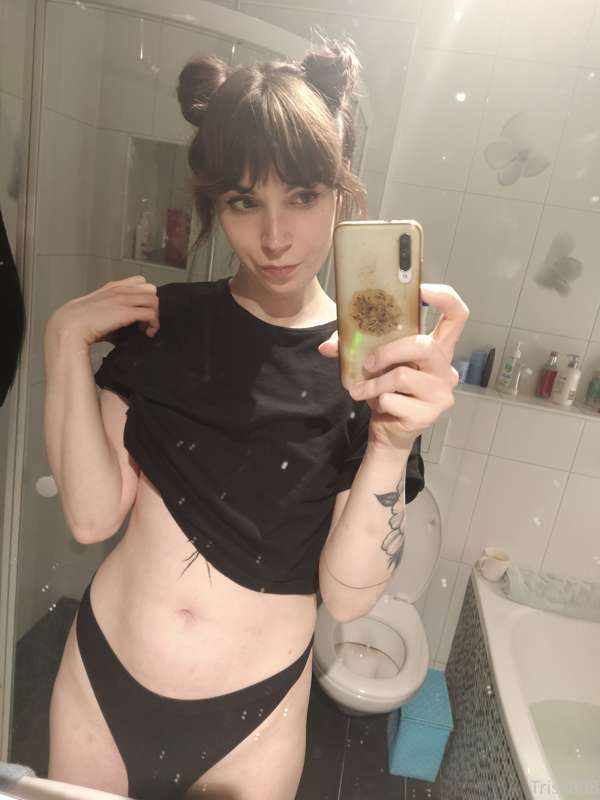 Hii qts :3 

So today is some compiled bathroom pics I've ta..