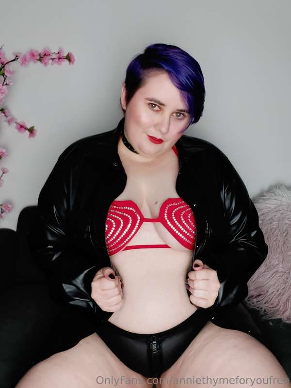 Always flashing my subs over at @anniethymeforyou 