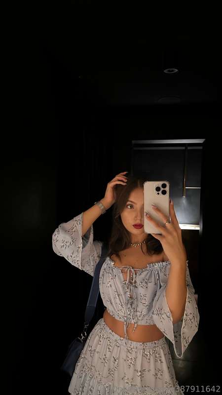 Feeling cute in this outfit 💃 What do you think? Ready to jo..