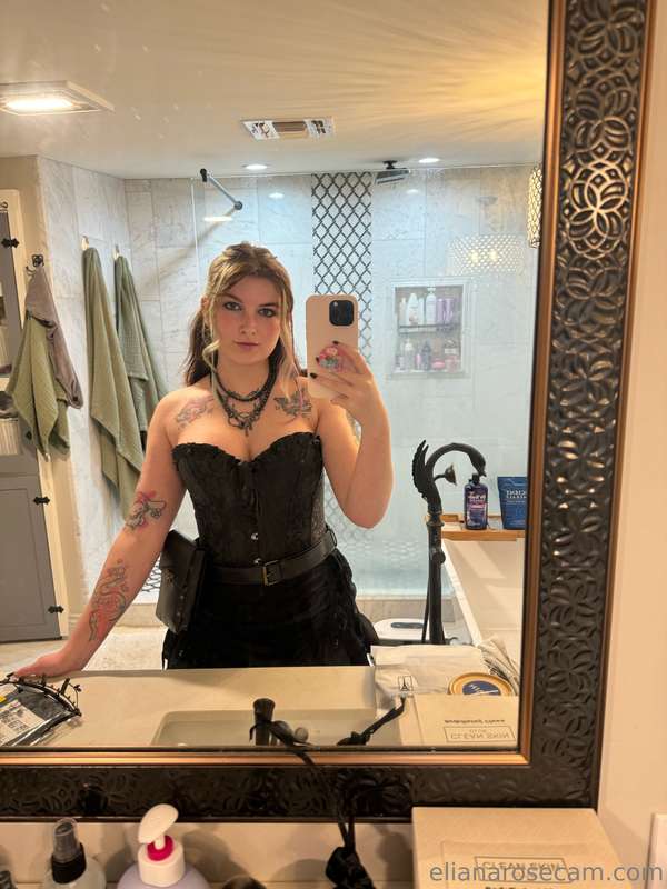 Bonus ren faire pic 🧝‍♀️✨ highly recommend!