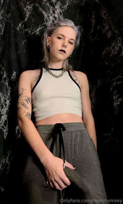 HardFemme gets hard in her sweatpants 13