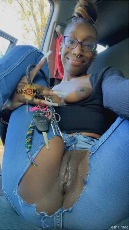 would you let me pull up on you like this? 🙈 2