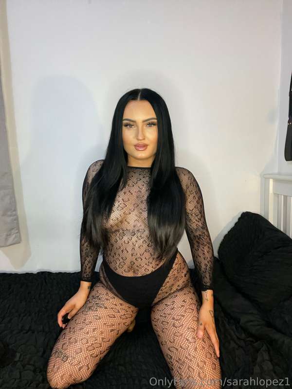 Subscribe to your new favourite tattooed brunette @phoebzjan.. 3