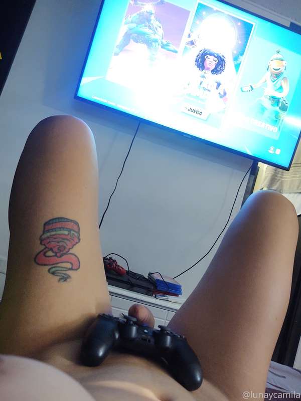 Jugamos un rato bebé 🎮❤️