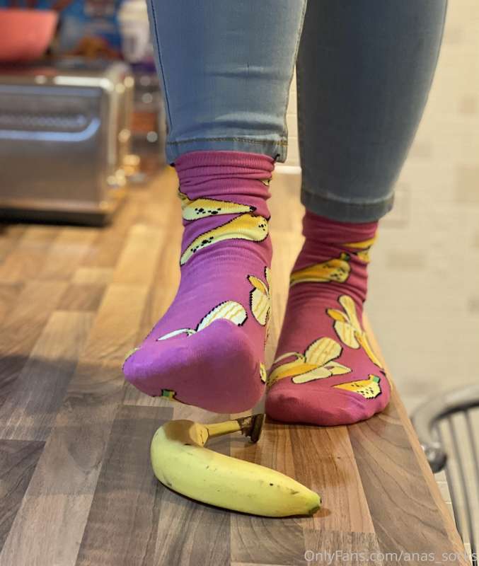 Do my socks make you go bananas??😉👣🍌🧦🤪🤯
My sock bitches  if .. 8