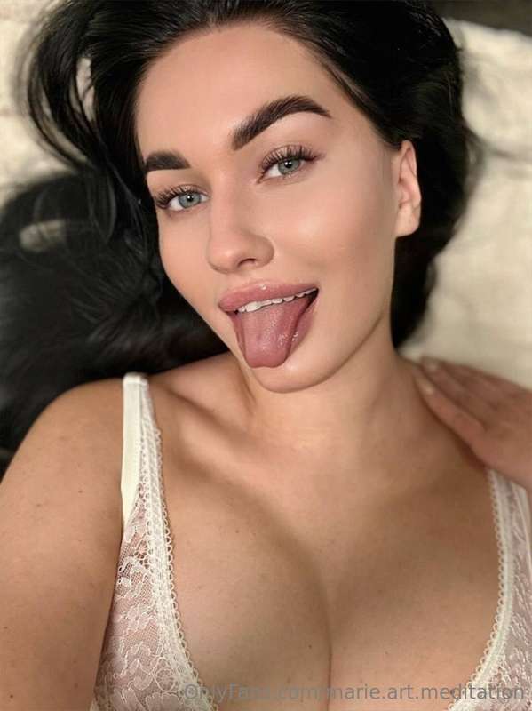 OH WOW 🤩✨ what a girl! 💃 She’s waiting for you in DM! 📩 Say .. 3