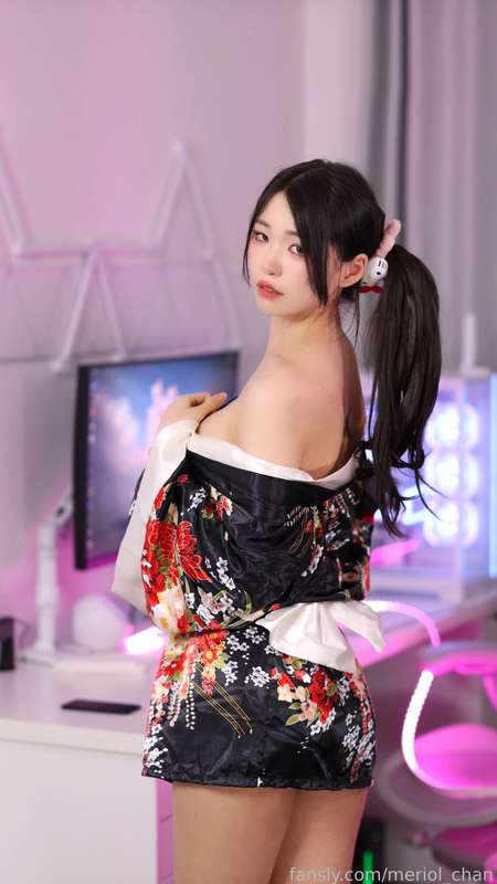 Meriol_Chan - Fansly - 2025-04-17T14:02:28