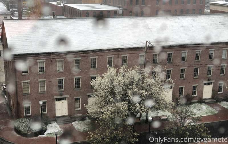 April in (not) Paris: Can still snow in New England in April..