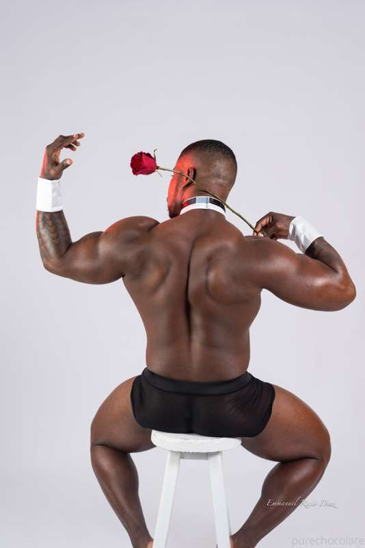 Happy Valentine's Day to all my chocofans 😍🥂🤎.

Feliz día de.. 5