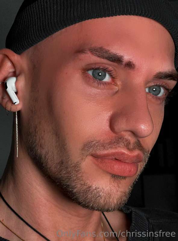 Who wants to make out?