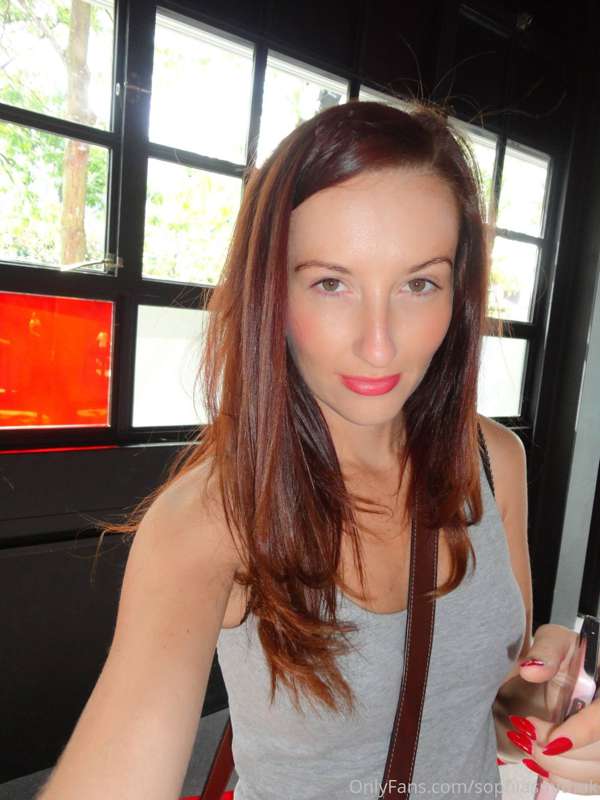 lipstick or no lipstick?