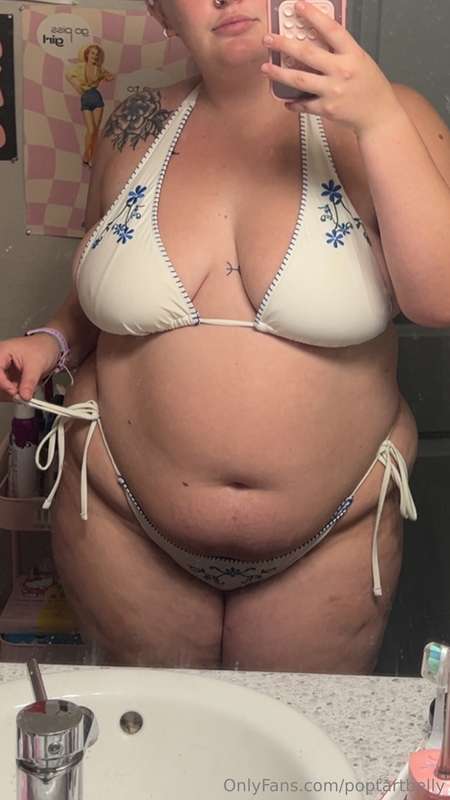 String bikinis were actually made for fat girls 🥵🤭😍 5
