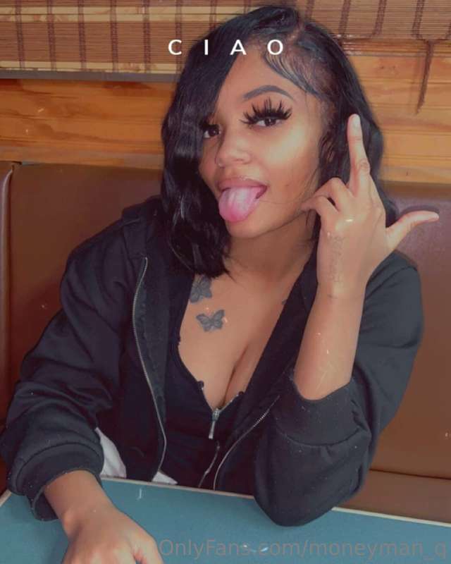 Check out this lil Danville hoe…😉  ✨Synasia Buttler
