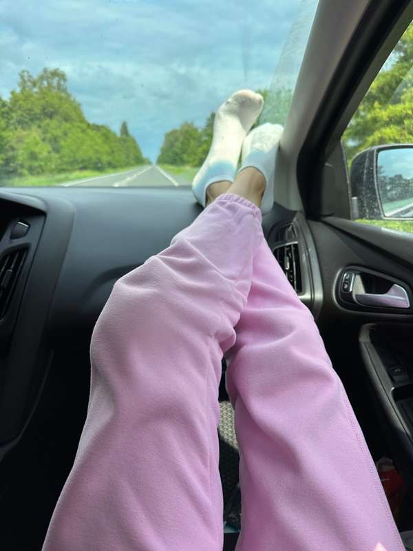 Hahaha, I think every girl likes to relax in the car like th.. 1