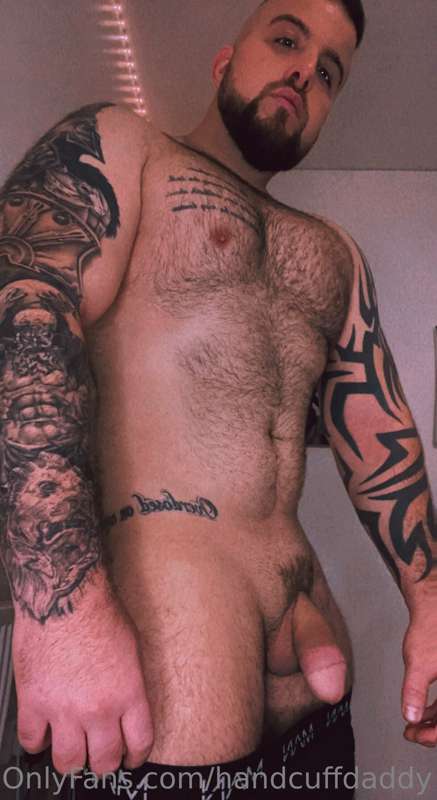 It’s bulking season baby! And hairy season! Should I trim or.. 1