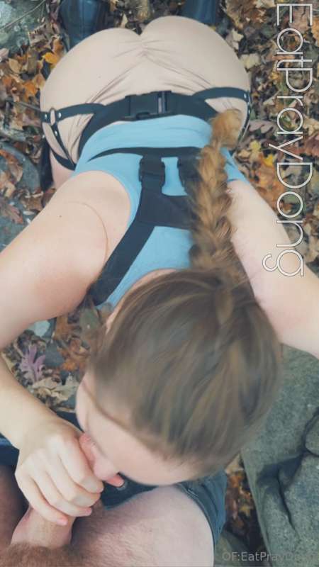 We had some fun with this outdoor Lara Croft cosplay 😍. We w..