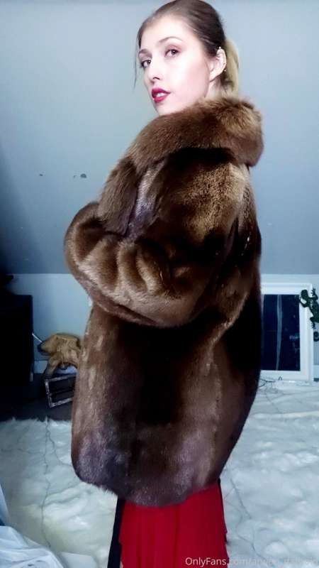 I dressed super heckin fancy tonight and took a few pictures.. 4