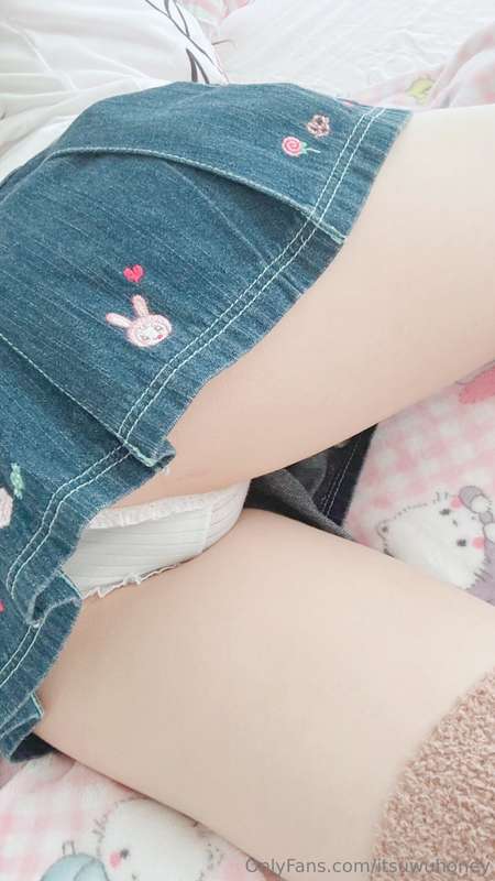 I got a new mini skirt~ 🥰 What do you think? 2