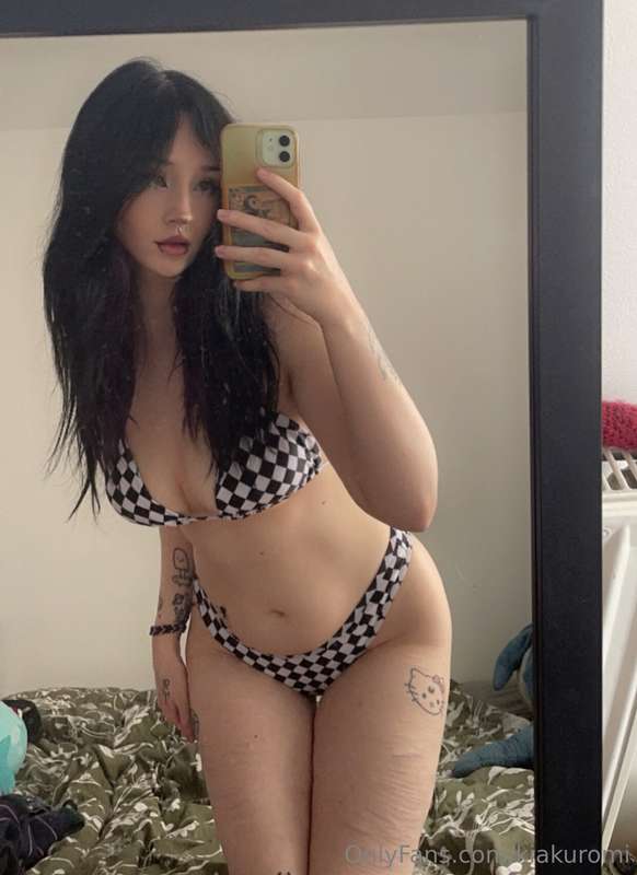 Like my bikini? 3