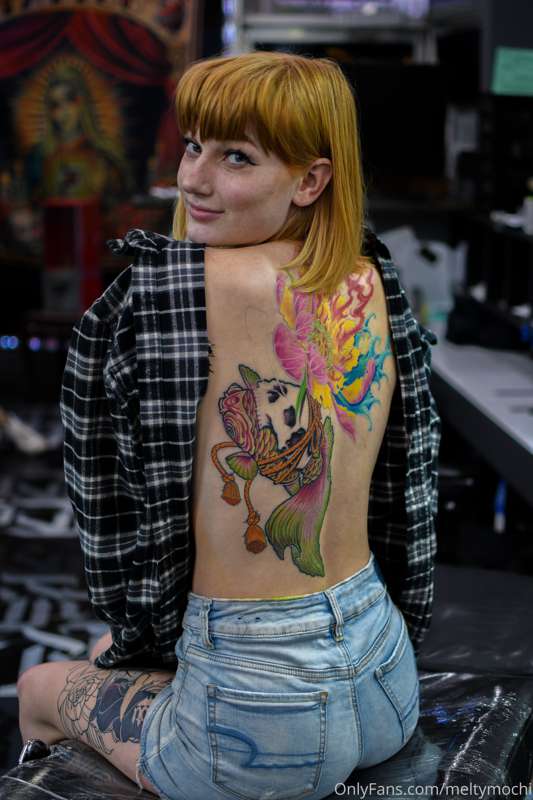 Some wholesome pictures of me at my last tattoo appointment .. 2