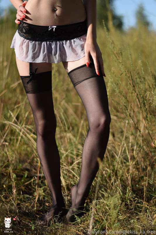 nylon stockings and panties 🖤