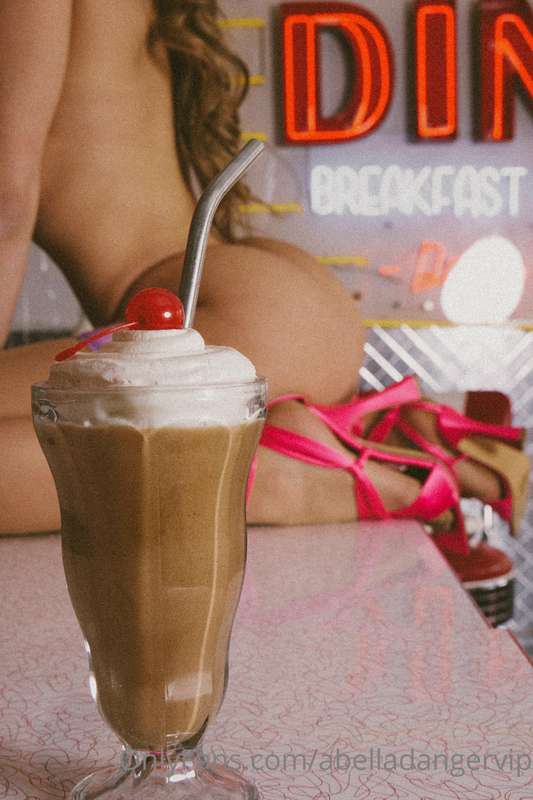 suck me and don't forget the cream on top too 💦